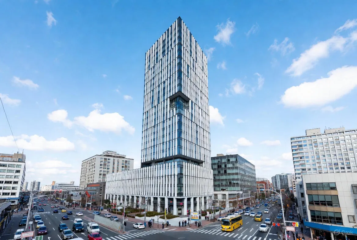 Tallest Establishment In The Middle Of The City