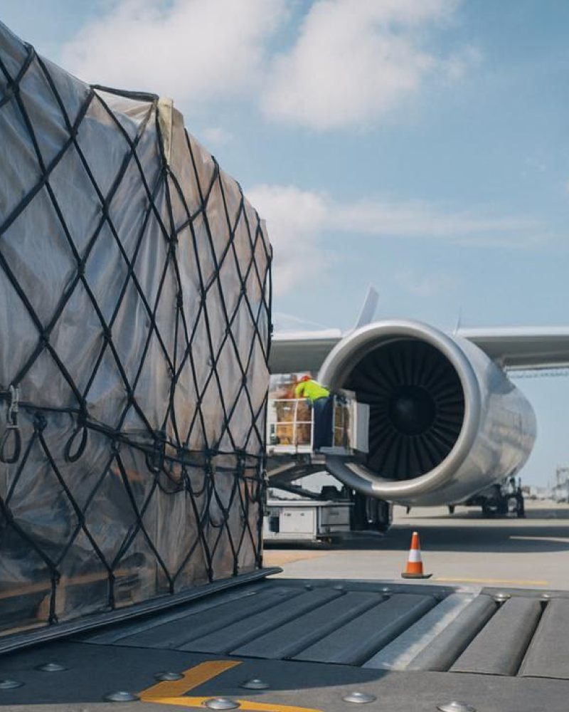Swift Cargo joins forces with VaaSBlock to launch Crypto Payment Solutions for Global Relocation Services